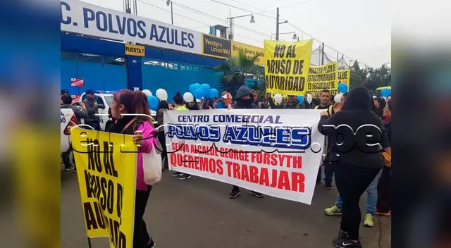 Comerciantes de Polvos Azules protestan por cierre de centro comercial Comerciantes de Polvos Azules protestan por cierre de centro comercial