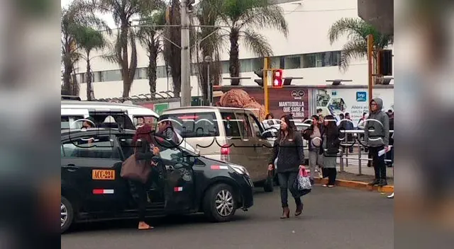 Falsos colectiveros cometen infracciones frente a policía de tránsito Falsos colectiveros cometen infracciones frente a policía de tránsito