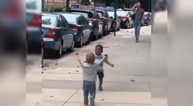 Niños se dan tierno abrazo tras no verse durante 2 días