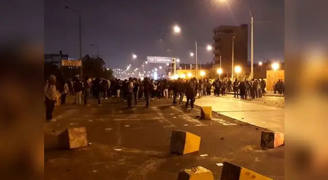 Marchas y enfrentamientos continúan en Universidad Nacional Mayor de San Marcos Marchas y enfrentamientos continúan en Universidad Nacional Mayor de San Marcos