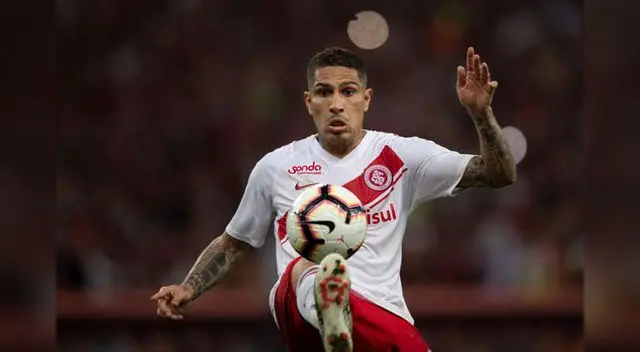 Paolo Guerrero espera en estadio Beira-Rio levantar el trofeo de campeón