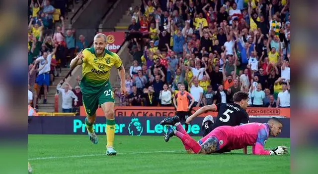 Pukki del Norwich celebra su gol al Manchester City