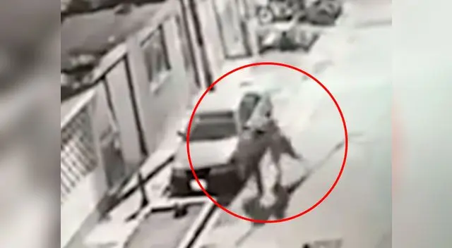 Ladrón es golpeado por vecinos en El Agustino Ladrón es golpeado por vecinos en El Agustino