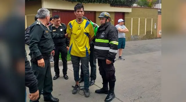 Rápida acción de serenos evitó que el sujeto huyera Rápida acción de serenos evitó que el sujeto huyera