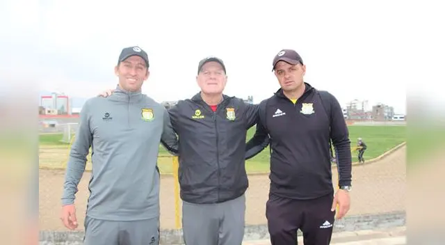 Carlos Ramacciotti junto a su comando técnico. FOTO: Eliete Manrique Añazgo