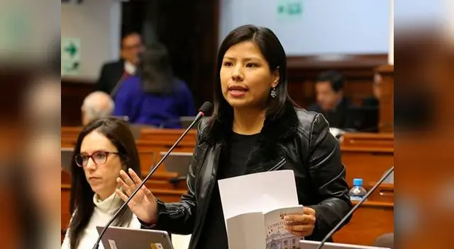 Indira Huilca denuncia que no les recibieron moción para cancelar elección del TC  