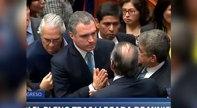 Salvador del Solar abandonó el hemiciclo por obligación del Legislativo Salvador del Solar abandonó el hemiciclo por obligación del Legislativo