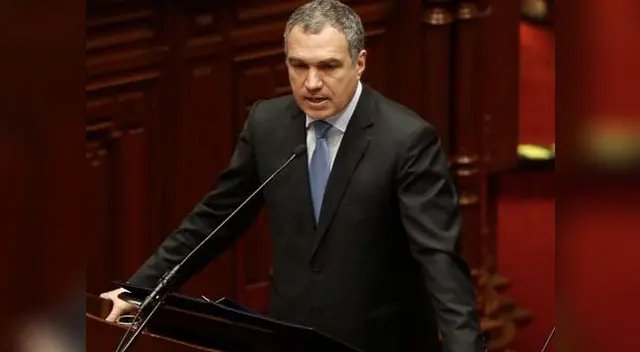 Salvador del Solar presentó una cuestión de confianza y exige que hoy el Congreso responda