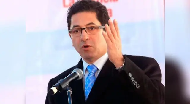 Salvador Heresi se pronuncia sobre disolución del Congreso Salvador Heresi se pronuncia sobre disolución del Congreso