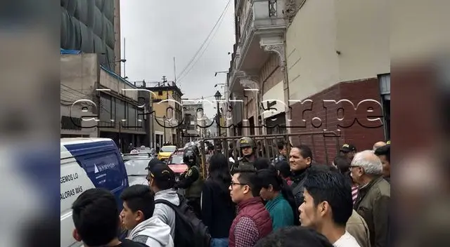 Solo ingresan las personas que trabajan en las inmediaciones previa identificación