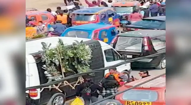 Piden retiro de cochera y se instalen mejoras viales en la zona. Piden retiro de cochera y se instalen mejoras viales en la zona.