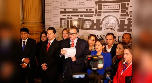 Pedro Olaechea junto a otros miembros de la Comisión Permanente fueron denunciados por presunto delito de usurpación de funciones