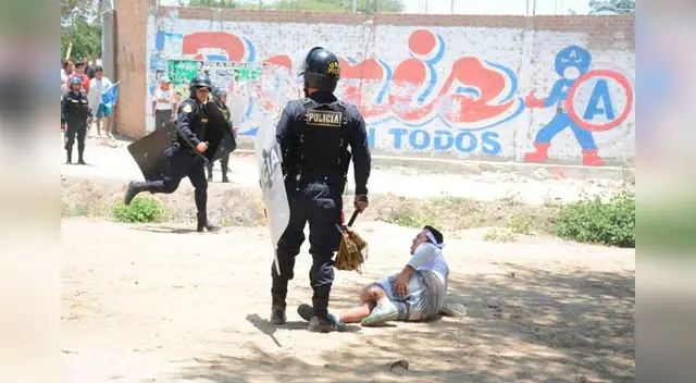 Hincha quedó con la pierna rota y fue llevado a hospital de Bernal. FOTO: Roberto Saavedra Hincha quedó con la pierna rota y fue llevado a hospital de Bernal. FOTO: Roberto Saavedra