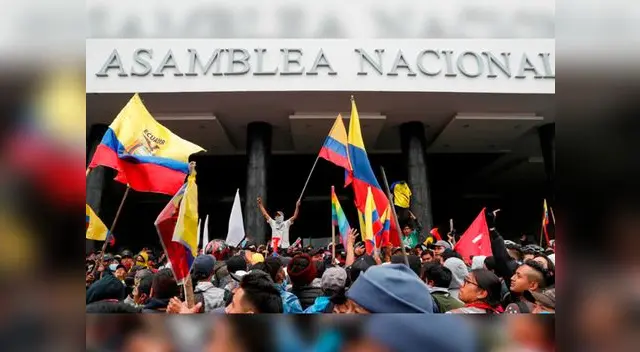 Manifestantes tomaron parlamento ecuatoriano Manifestantes tomaron parlamento ecuatoriano