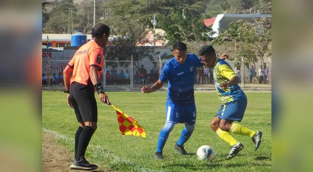 El presidente del club Sport Estrella de Paita,  Luis Ichira Cobeñas seguro de hacer prevalecer la localí ante Sport Chorrillos. FOTO:  Roberto Saavedra