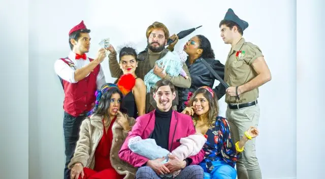 El elenco en pleno de la obra "Se necesita un bebé". El elenco en pleno de la obra "Se necesita un bebé".