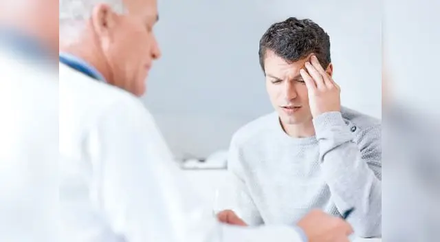 Si sospechas que un determinado alimento como el chocolate, la cafeína o el alcohol te causa migrañas, elimínalo de tu dieta