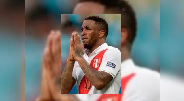 Jefferson Farfán tomó con humor estas peculiar situación en el ascensor