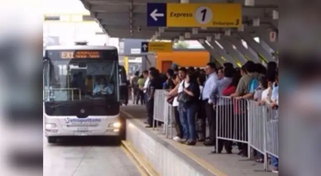 Largas colas y demora en salida de buses del Metropolitano