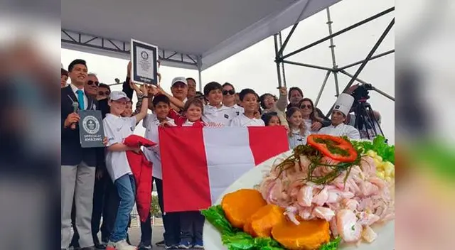 Perú rompió récord con el ceviche más grande del mundo ante jurado del Récord Guiness Perú rompió récord con el ceviche más grande del mundo ante jurado del Récord Guiness