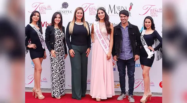 Marina Mora junto a actual soberana y nuevas participantes