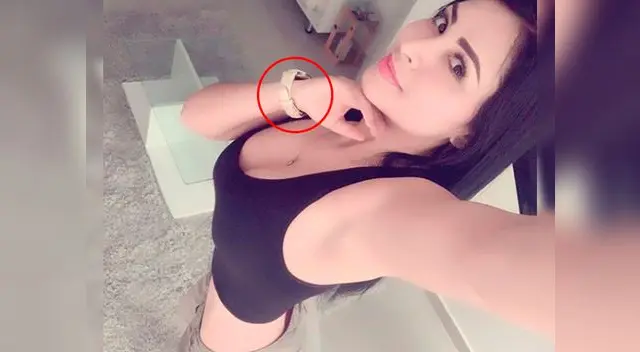 Pamela Franco muestra su reloj ante cámaras Pamela Franco muestra su reloj ante cámaras