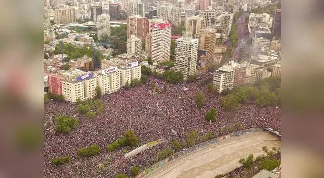 Más de un millón de personas se encuentran marchando en protesta contra las medidas tomadas por el gobierno de Sebastián Piñera