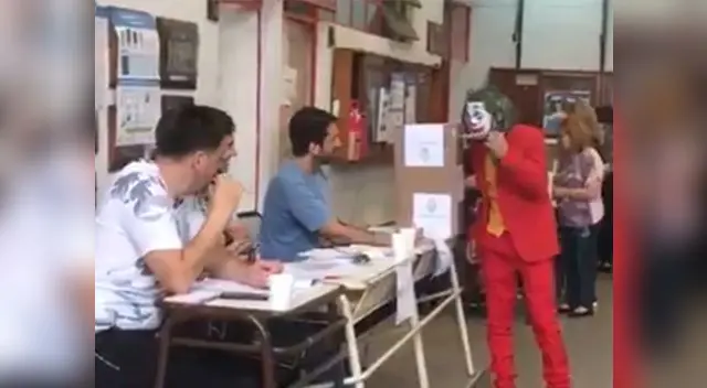 Joker acude a votar en Argentina