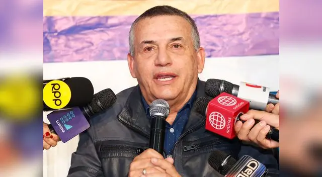 Daniel Urresti: “¿Cómo es posible que un congresista gane 33 sueldos al mes? ¡Que no jodan!” Daniel Urresti: “¿Cómo es posible que un congresista gane 33 sueldos al mes? ¡Que no jodan!”