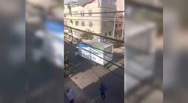 Vehículo atacado por venezolanos Vehículo atacado por venezolanos