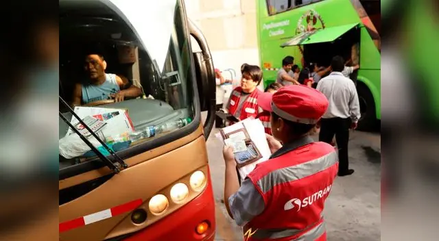 Personal de Sutran fiscaliza vehículos turísticos en feriado largo Personal de Sutran fiscaliza vehículos turísticos en feriado largo