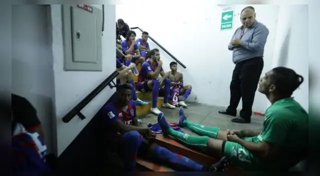 Ronny Revollar, técnico de Alianza Universidad pide investigación por el incidente de gas . FOTO: América TV