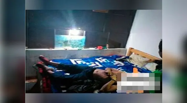 El cadáver fue hallado sosteniendo el celular El cadáver fue hallado sosteniendo el celular