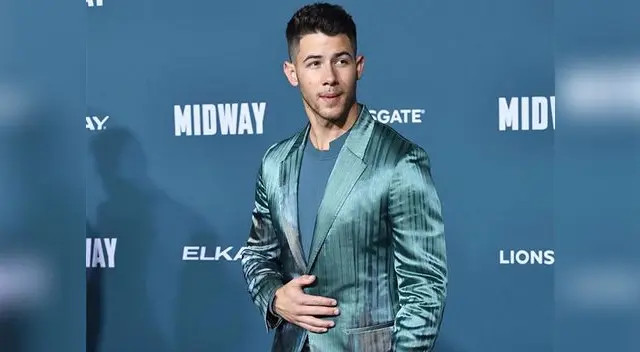 Nick Jonas se lució en la premiere mundial de película Nick Jonas se lució en la premiere mundial de película