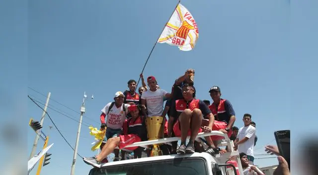Asi se pasearon los jugadores del Atlético Grau por la ciudad de Piura: FOTO: Reneyro Guerra Asi se pasearon los jugadores del Atlético Grau por la ciudad de Piura: FOTO: Reneyro Guerra