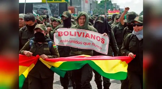 Policías bolivianos se amotinan y exige renuncia de Evo Morales