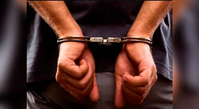 El sujeto vendía caramelos en los exteriores del colegio de los menores El sujeto vendía caramelos en los exteriores del colegio de los menores