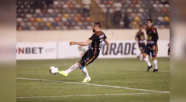  Tremendo error cometido por el jugador de Ayacucho FC, Ernest Nungaray