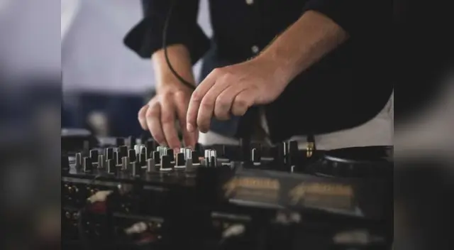 Los intercambios de golpes y palabras se iniciaron, y no hubo quien detenga a todos los presentes.