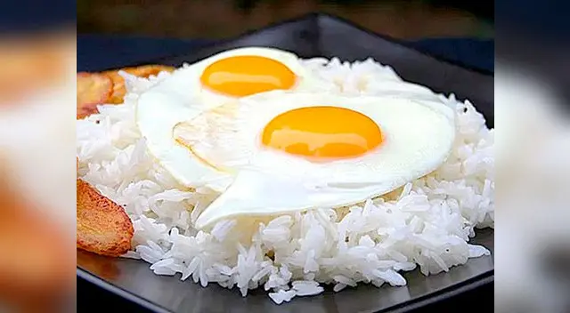 Arroz con huevo frito