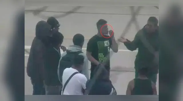 Motociclistas drogándose en vía pública Motociclistas drogándose en vía pública