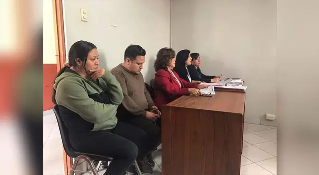 Sheyla Villareyes y su hermano Marco Antonio en la sede del Juzgado de Investigación Preparatoria Sheyla Villareyes y su hermano Marco Antonio en la sede del Juzgado de Investigación Preparatoria