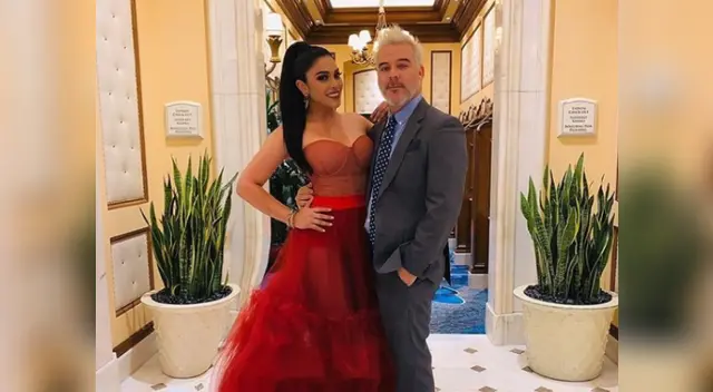 Fue Aguilar quien compartió una instantánea de ambos luciendo una gran sonrisa y sus mejores trajes en sus redes sociales.