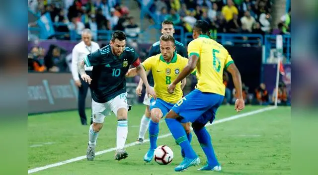Lionel Messi de tiro penal le dio la victoria a Argentina ante Brasil Lionel Messi de tiro penal le dio la victoria a Argentina ante Brasil