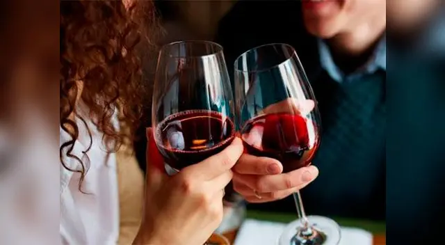 El vino tinto ayuda a controlar la presión, reduce el colesterol malo, aumenta el bueno y disminuye la formación de coágulos en el corazón