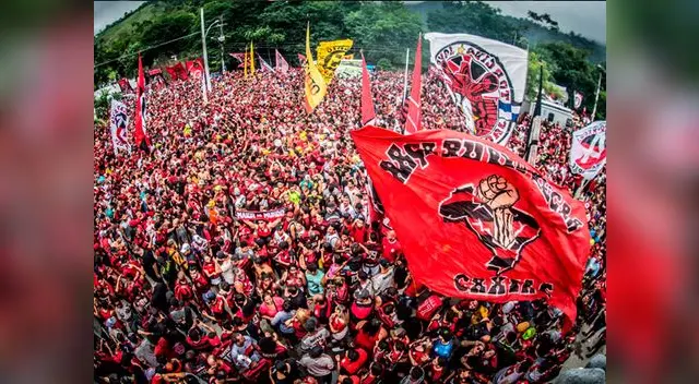 Flamengo fue despedido por una multitud de hinchas