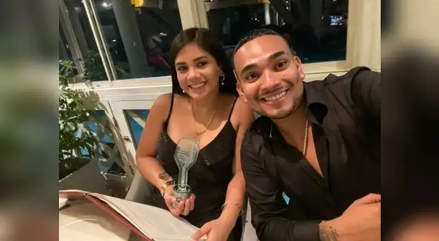 María Fe muestra emocionado el nuevo galardón de su amorcito