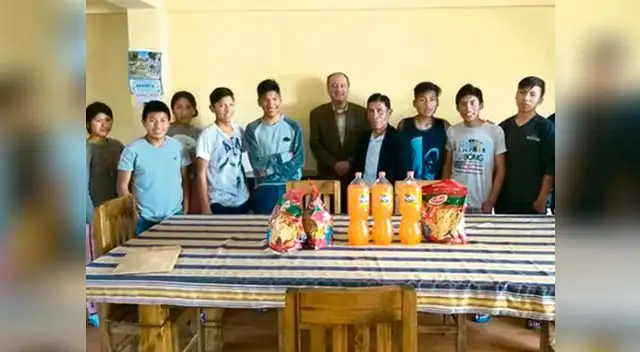 Escolares arequipeños y docente varados en Bolivia