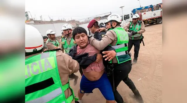 Tres personas fueron detenidas para ser llevadas a la comisaria de El Agustino por poner resistencia a la autoridad