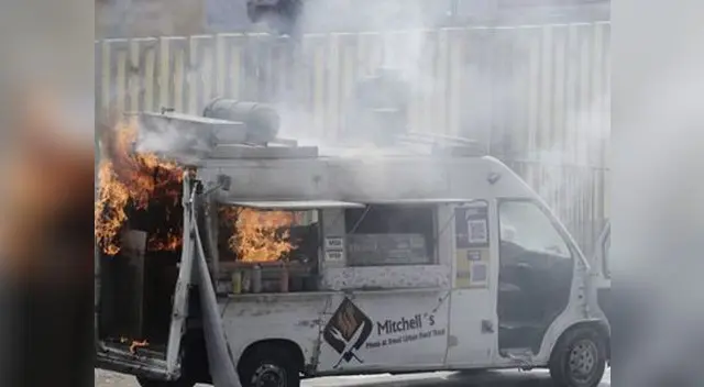 Bomberos llegaron a atender la emergencia Bomberos llegaron a atender la emergencia